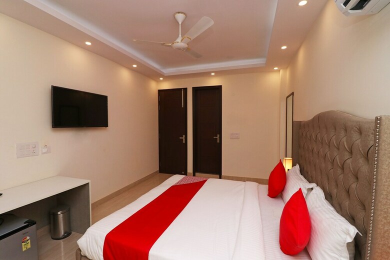 Hotel Oyo 29435 Kalras Bnb