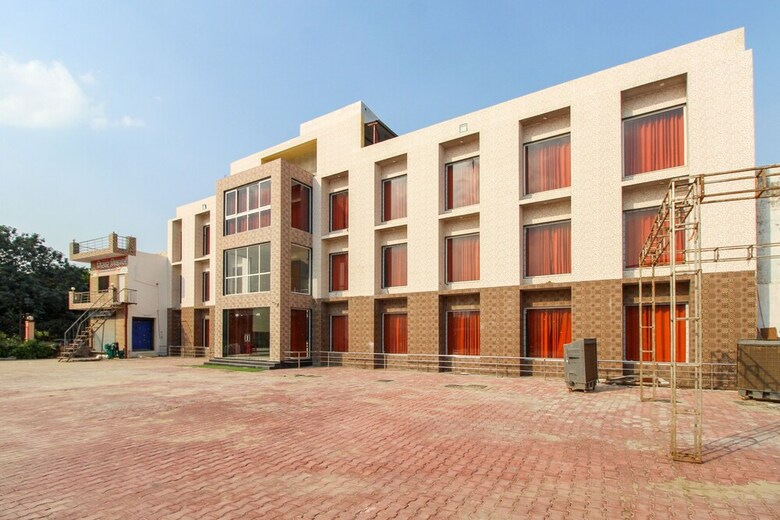 Hotel Oyo 62741 Giriwar Nikunj