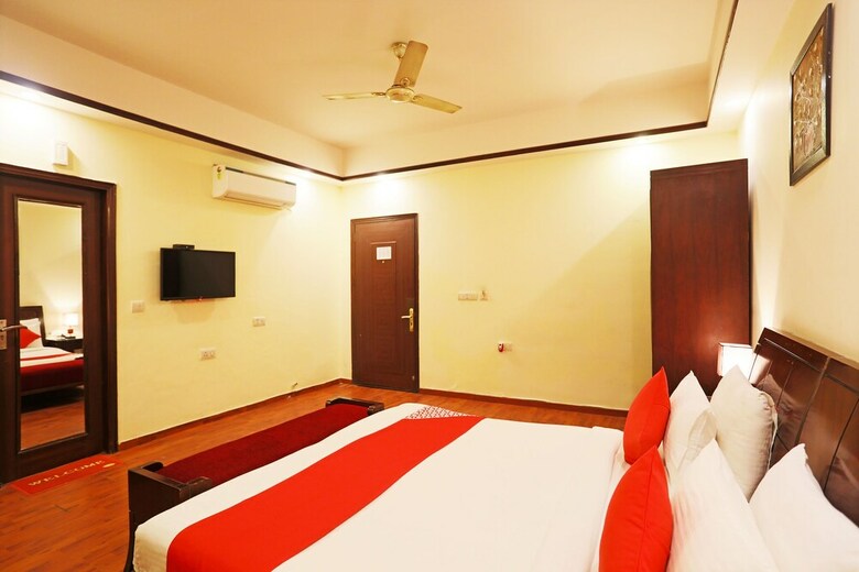 Oyo 27927 Hotel Picasso