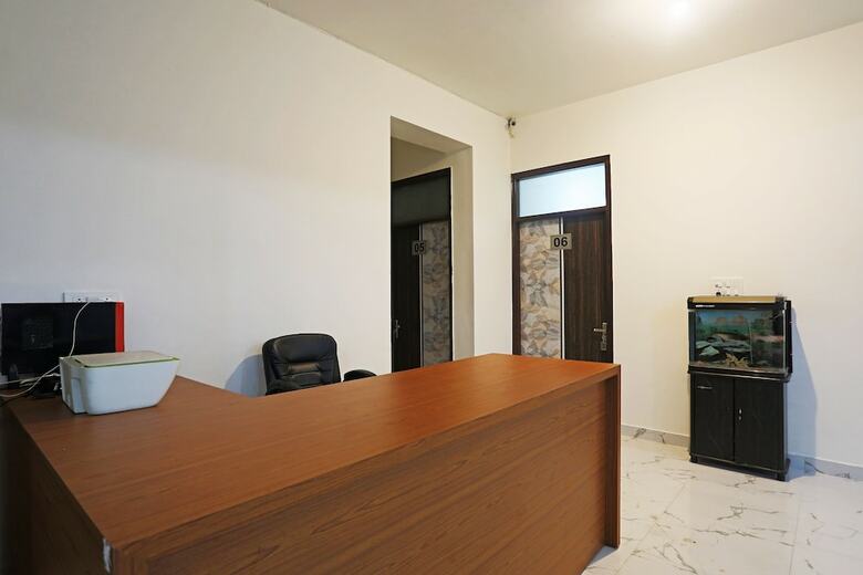 Hotel Oyo 40002 Home Feeling Accommodation