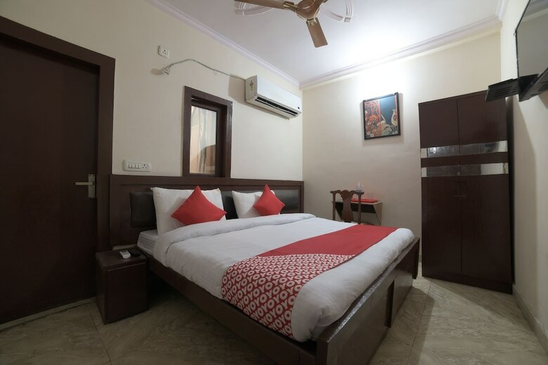 Hotel Oyo 28266 Travel Inn