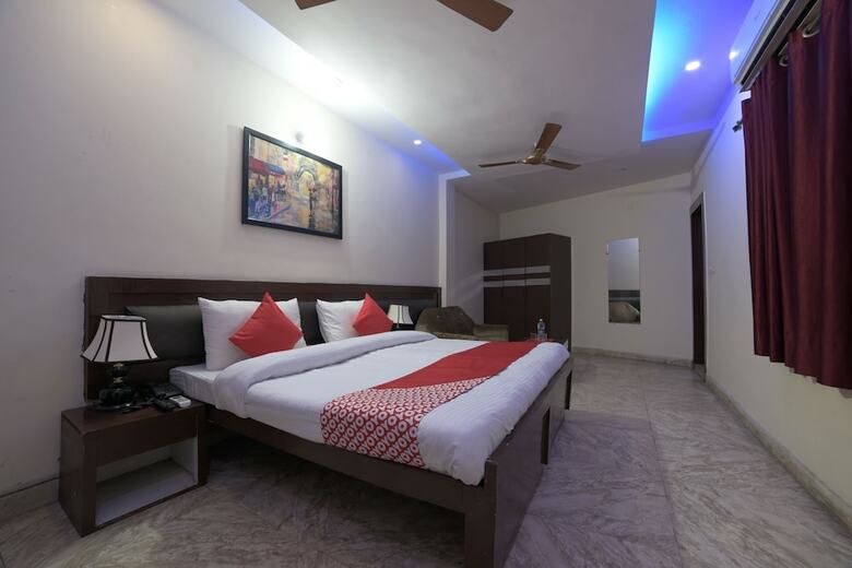 Hotel Oyo 28266 Travel Inn