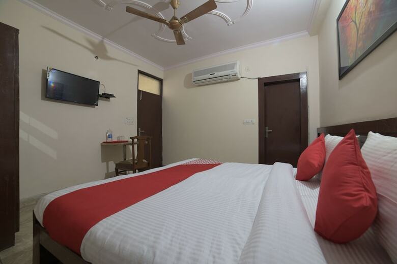 Hotel Oyo 28266 Travel Inn