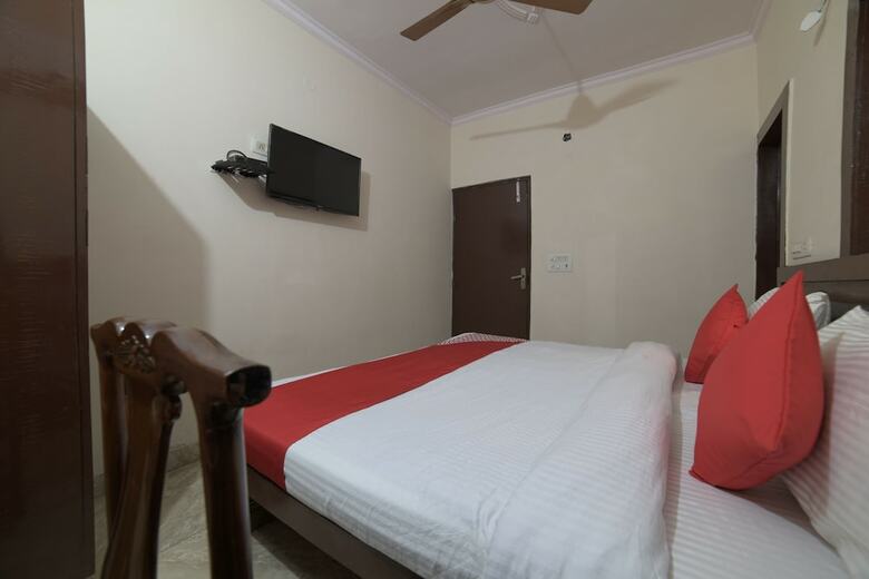 Hotel Oyo 28266 Travel Inn