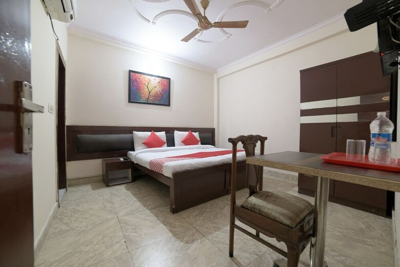 Hotel Oyo 28266 Travel Inn