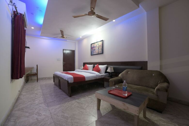 Hotel Oyo 28266 Travel Inn
