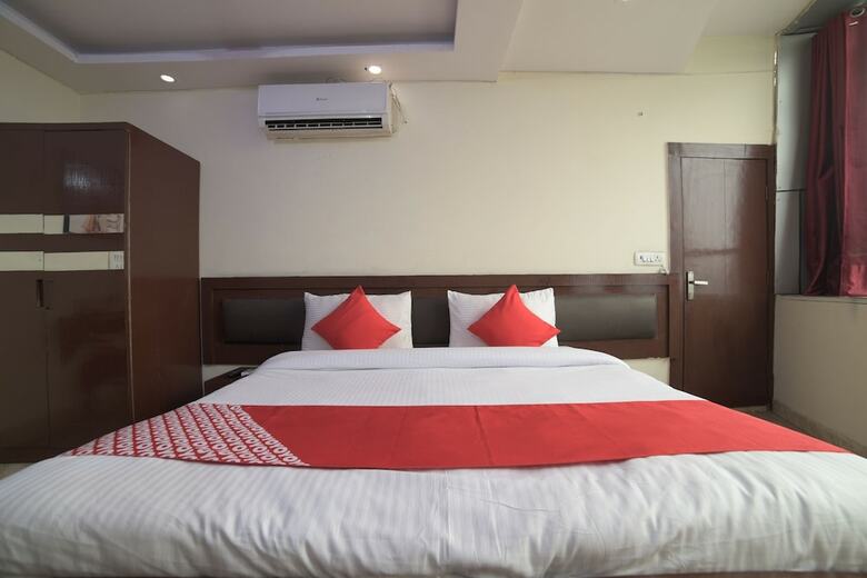 Hotel Oyo 28266 Travel Inn