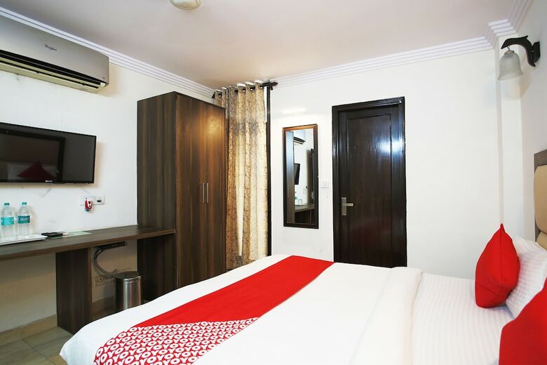 Hotel Oyo 29962 South Continental (B&b)