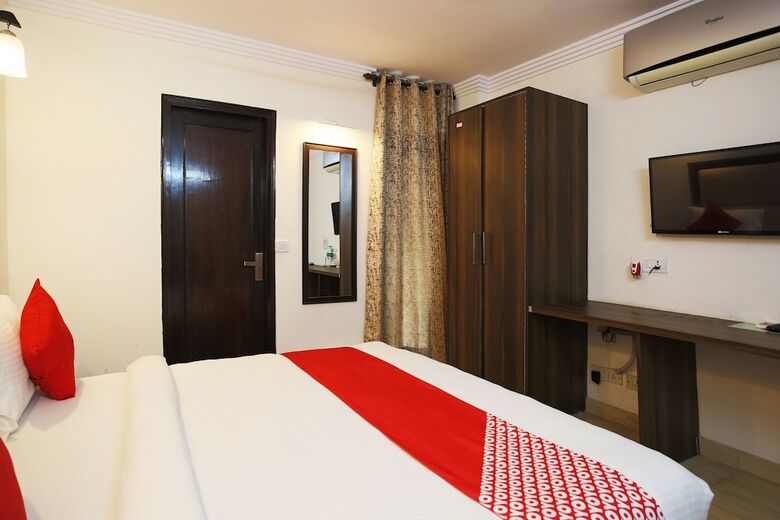 Hotel Oyo 29962 South Continental (B&b)