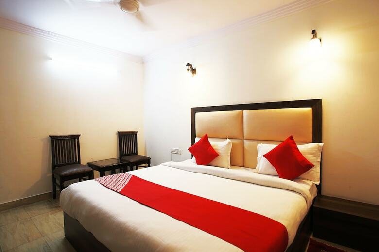Hotel Oyo 29962 South Continental (B&b)