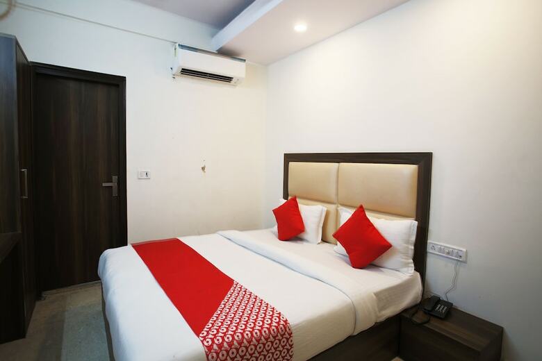 Hotel Oyo 29962 South Continental (B&b)