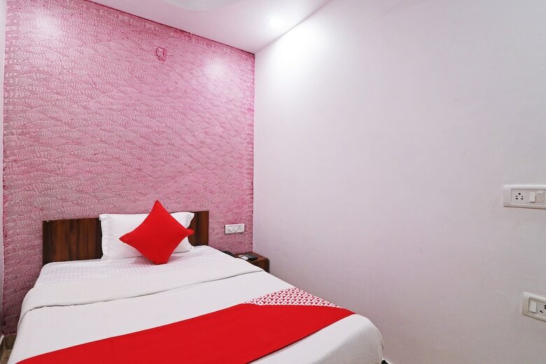 Hotel Oyo 46446 Madho Palace