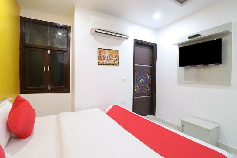 Hotel Oyo 46446 Madho Palace