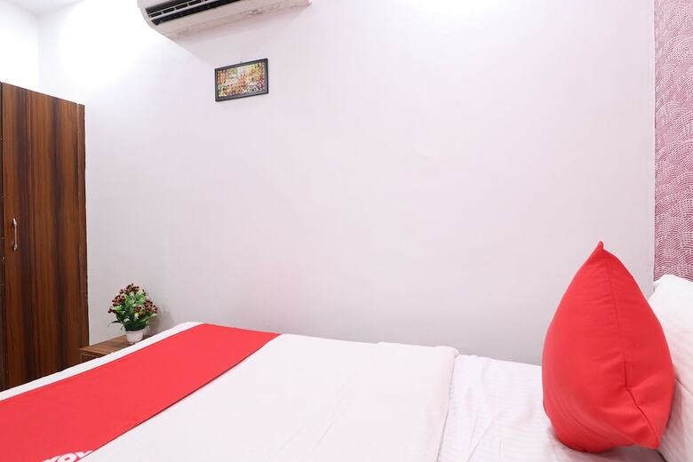 Hotel Oyo 46446 Madho Palace