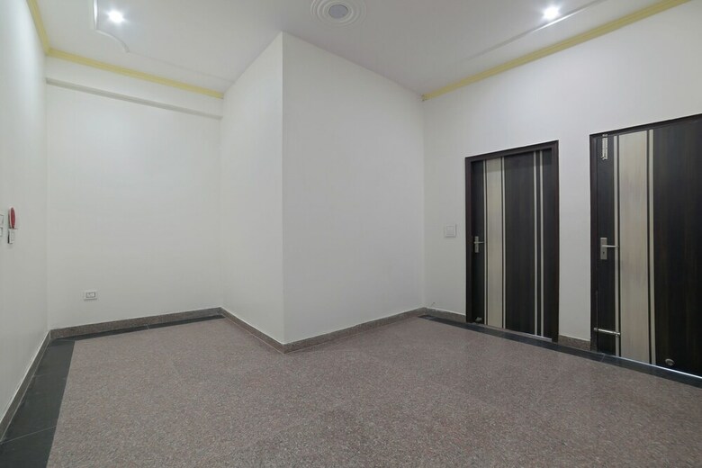 Hotel Oyo 28706 Navish Residency