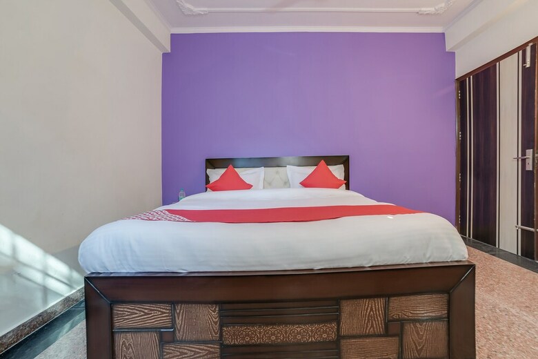 Hotel Oyo 28706 Navish Residency