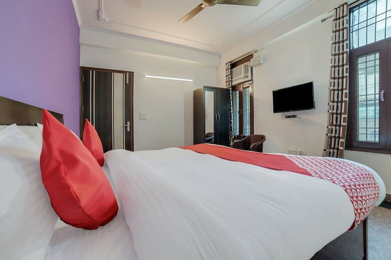 Hotel Oyo 28706 Navish Residency