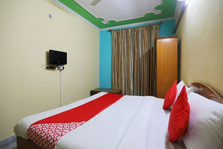 Oyo 49985 Singh Hotel