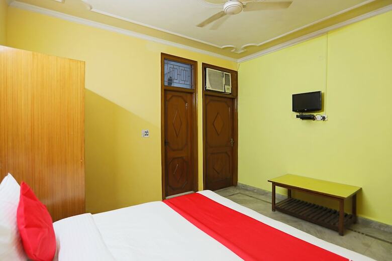 Oyo 49985 Singh Hotel
