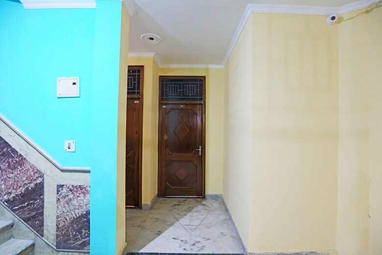Oyo 49985 Singh Hotel