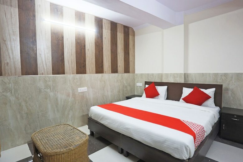 Oyo 49221 Hotel Lemonade