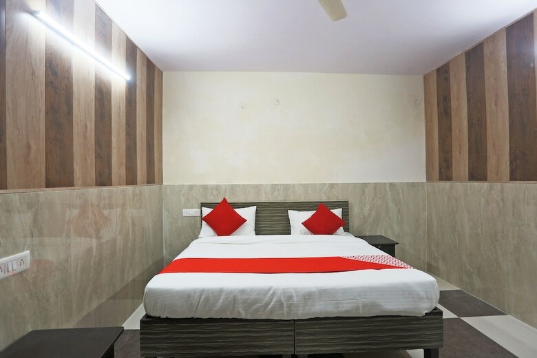 Oyo 49221 Hotel Lemonade