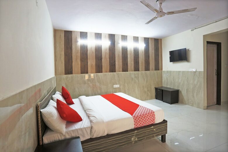Oyo 49221 Hotel Lemonade