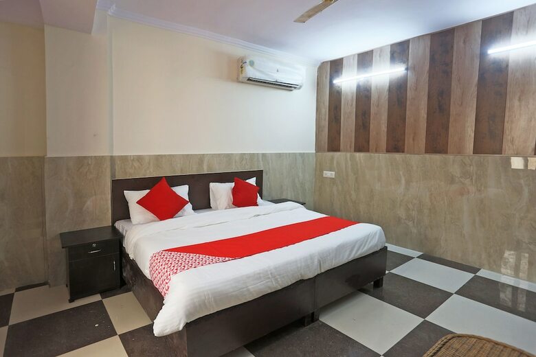 Oyo 49221 Hotel Lemonade