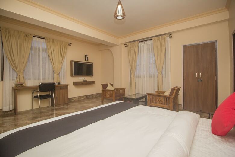 Capital O 61801 Hotel Regal Residency