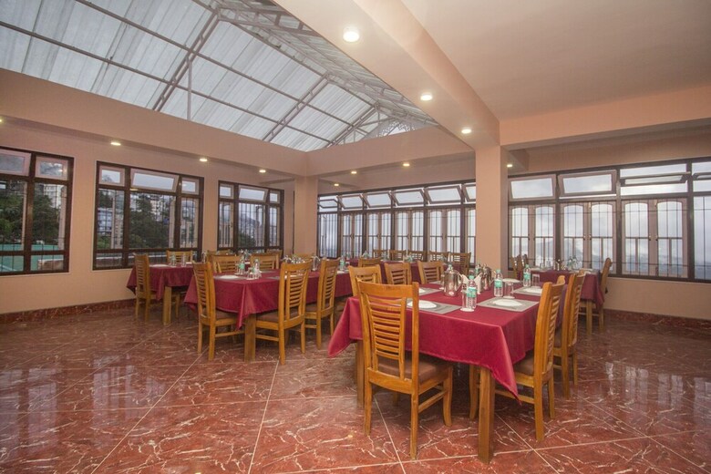 Capital O 61801 Hotel Regal Residency