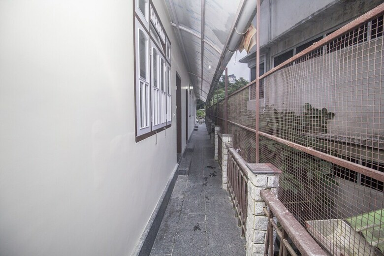 Capital O 61801 Hotel Regal Residency