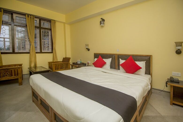 Capital O 61801 Hotel Regal Residency