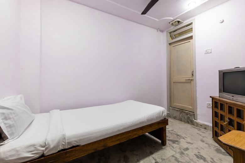 Spot On 37708 Hotel Royal Star