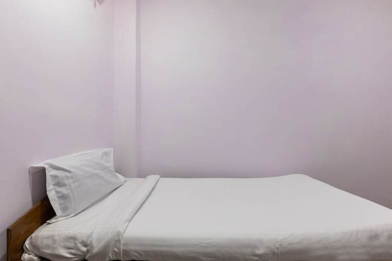 Spot On 37708 Hotel Royal Star