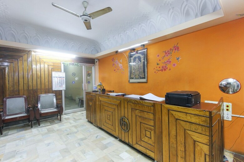 Spot On 62694 Hotel Maruthi