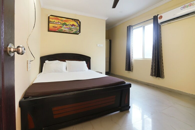 Hotel Spot On 24885 Royal Plaza