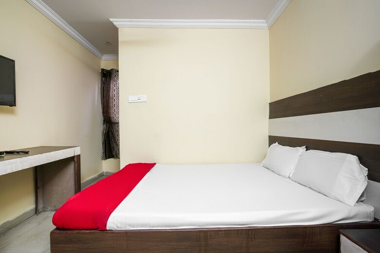 Hotel Spot On 24885 Royal Plaza