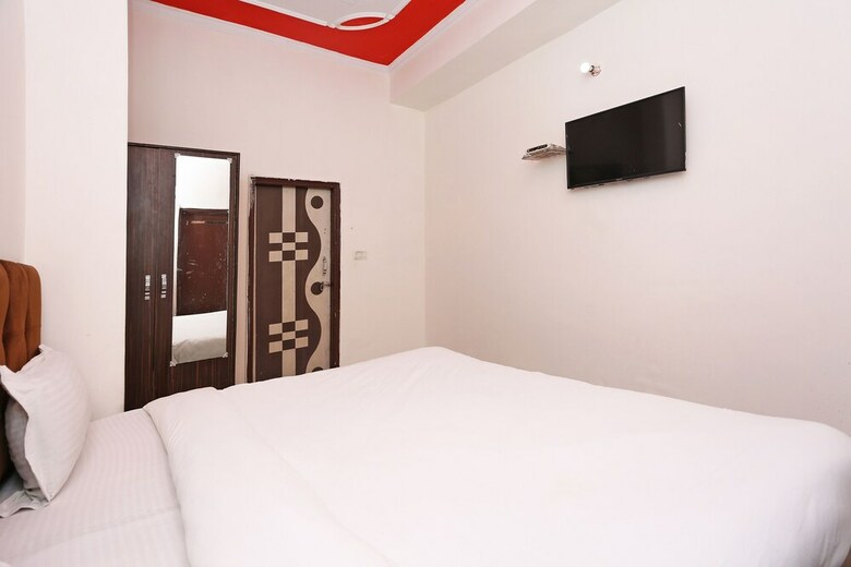 Spot On 44984 Hotel Palika