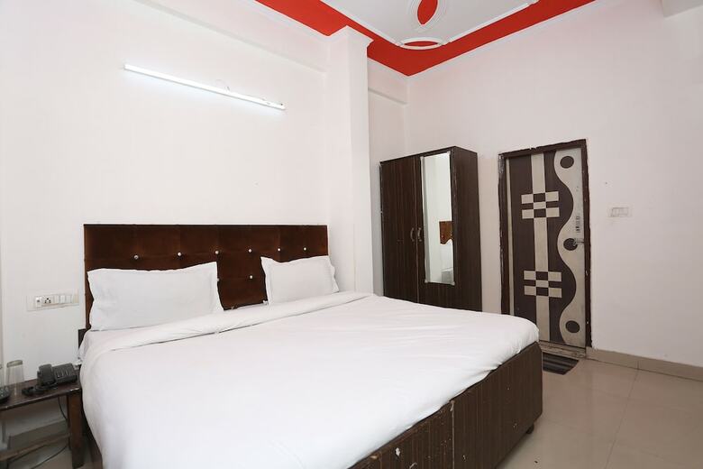 Spot On 44984 Hotel Palika