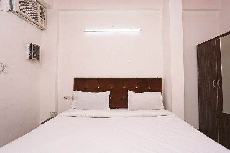 Spot On 44984 Hotel Palika