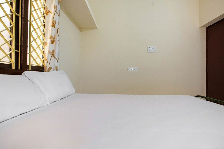 Spot On 44984 Hotel Palika