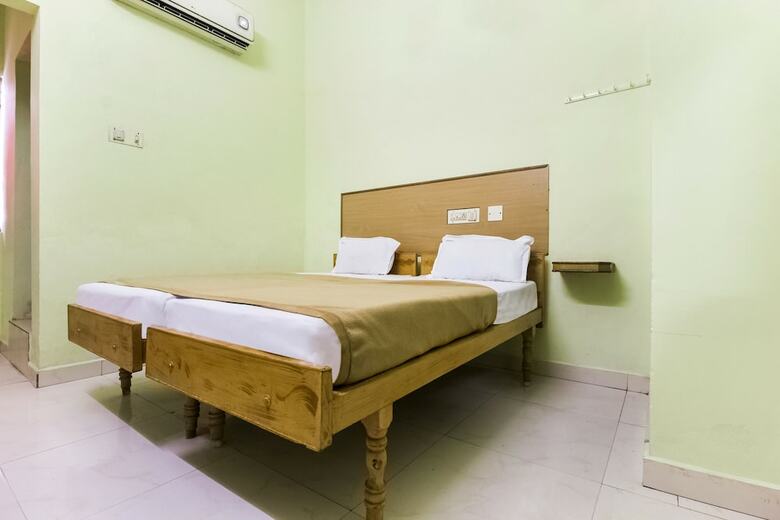 Spot On 61149 Hotel Sivanthi