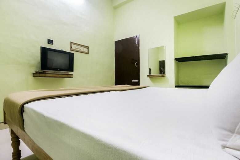 Spot On 61149 Hotel Sivanthi