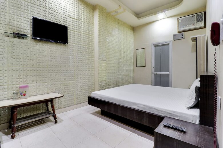 Spot On 40076 Hotel Sunny