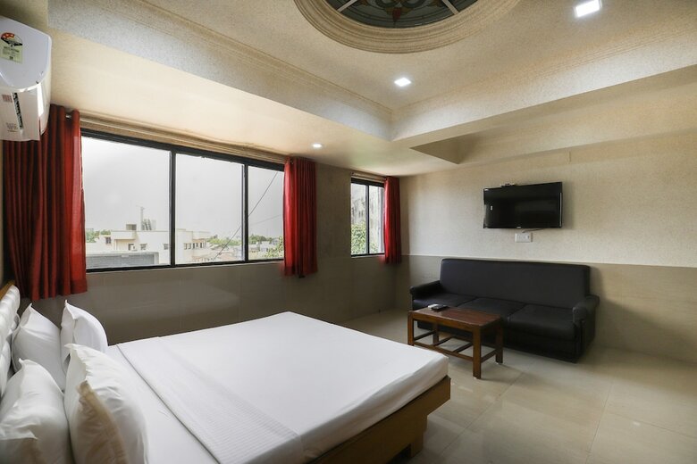 Spot On 61734 Hotel Janki