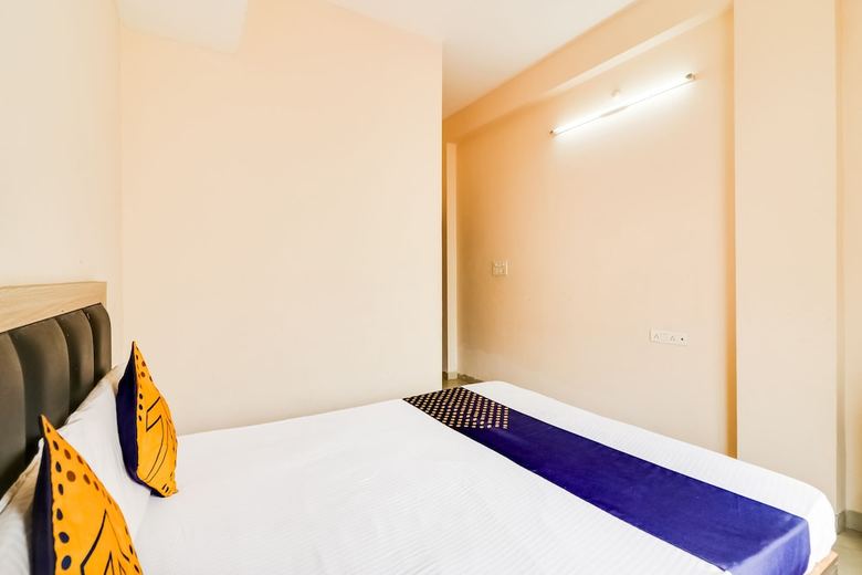 Spot On 37254 Hotel Krishna