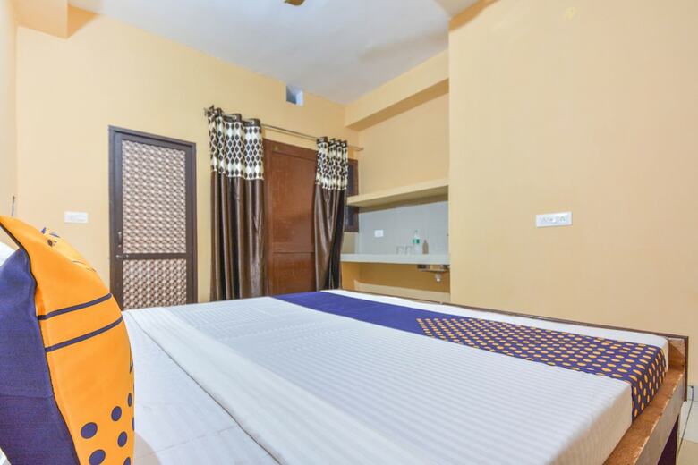 Spot On 61033 Hotel Diamond