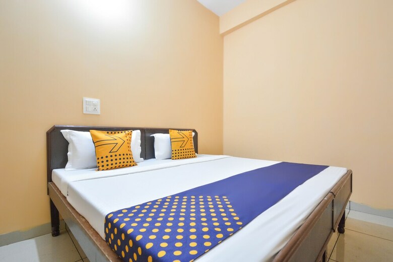 Spot On 61033 Hotel Diamond