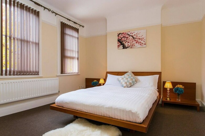Huge Family Home In Sydenham Village