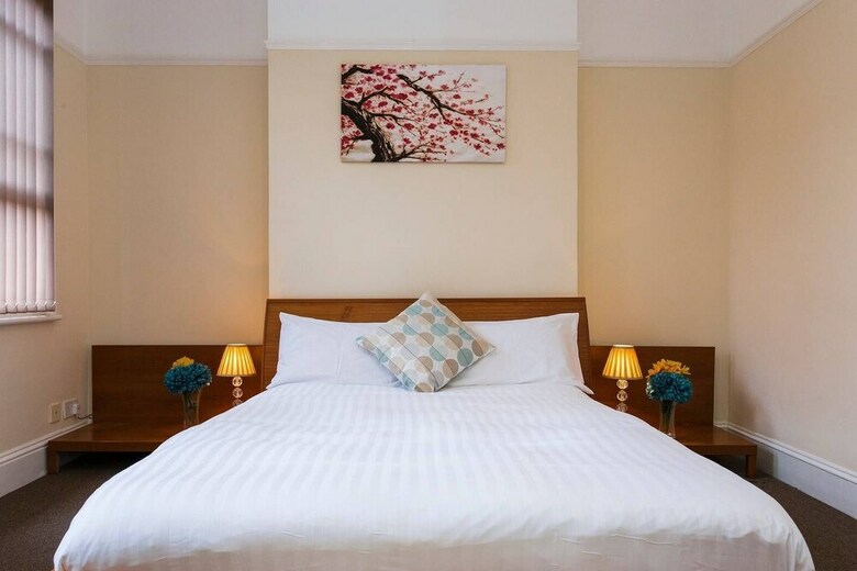 Huge Family Home In Sydenham Village